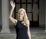Michelle Hunziker lance une campagne de sensibilisation aux violences conjugales et envers les enfants, à Milan, le 13 novembre 2009.