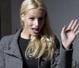 Michelle Hunziker lance une campagne de sensibilisation aux violences conjugales et envers les enfants, à Milan, le 13 novembre 2009.