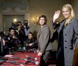 Michelle Hunziker lance une campagne de sensibilisation aux violences conjugales et envers les enfants, à Milan, le 13 novembre 2009.