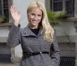 Michelle Hunziker lance une campagne de sensibilisation aux violences conjugales et envers les enfants, à Milan, le 13 novembre 2009.