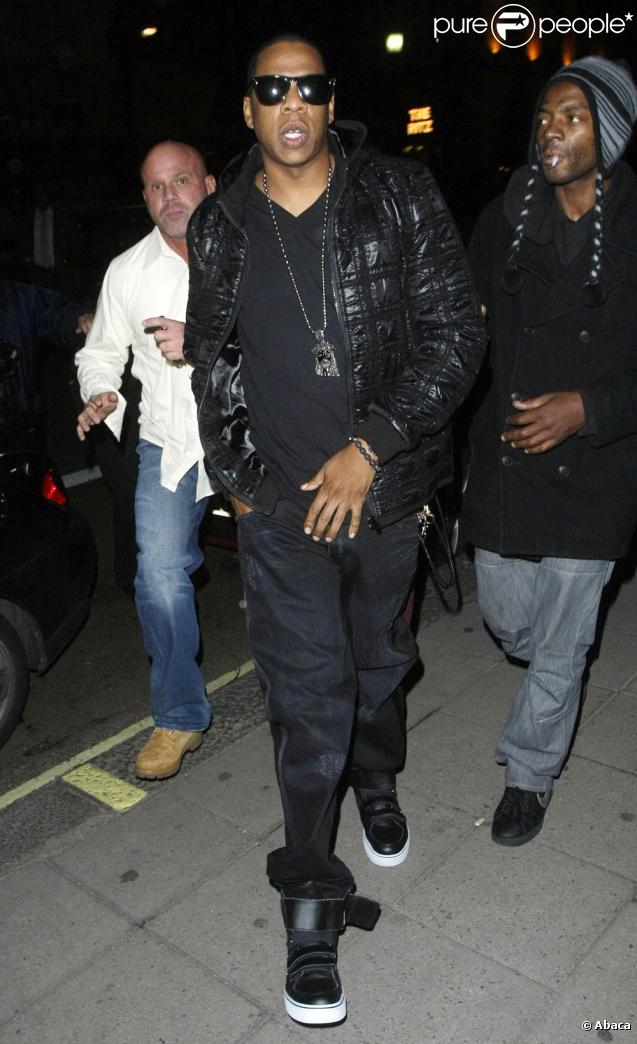 Jay-Z à la soirée de lancement de  Rated-R,  au Mahiki à Londres, le 16 novembre 2009