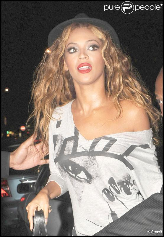 Beyoncé à la soirée de lancement de  Rated-R,  au Mahiki à Londres, le 16 novembre 2009