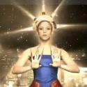 Shakira se prend pour la Statue de la Liberté, le... déhanché en plus ! Voici le clip de Give it up to me !