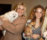 Sophie Favier et sa fille Carla Marie ont chacune leur adorable compagnon à poils ! Gala de la Truffe, maison Lancel, le 16/11/09