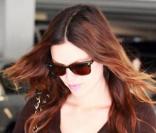 Rachel Bilson arrivant au centre commercial The Grove à Los Angeles, le 18 novembre 2009