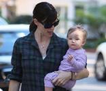 Jennifer Garner et sa fille Seraphina (22 novembre 2009, Brentwood)
