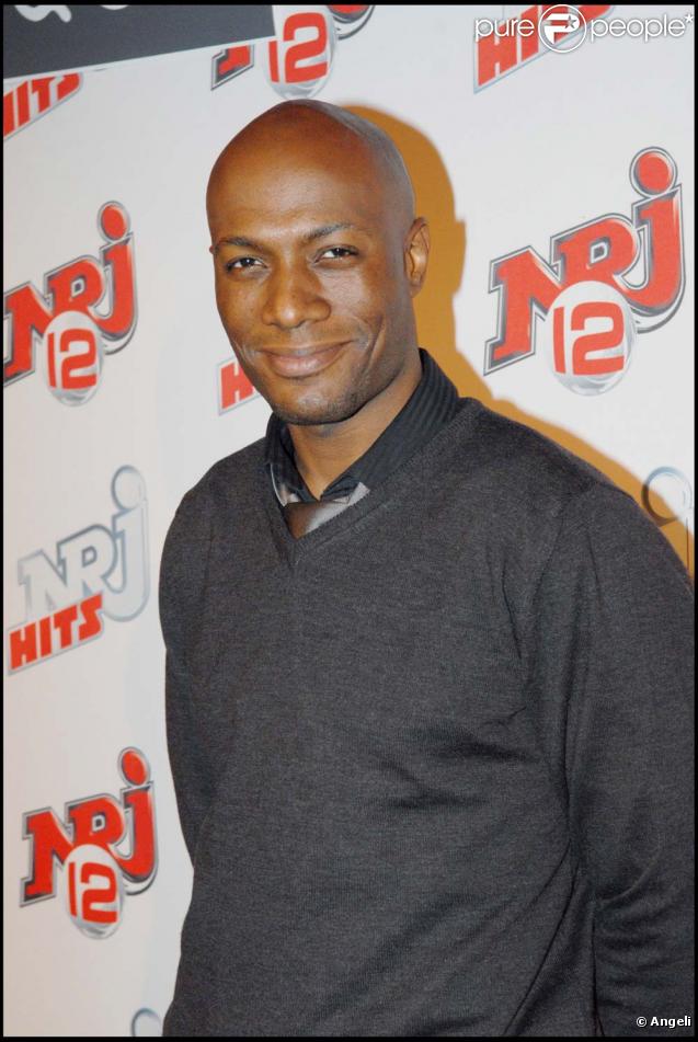 Harry Roselmack revient sur  derrière les murs de la cité  dans le 6/9 d'NRJ le 24 novembre 2009.