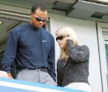 Plus de peur que mal pour Tiger Woods qui a eu un accident de voiture vendredi 27 novembre 2009. Ici avec son épouse Elin.