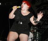 Beth Ditto et The Gossip en concert à Londres le 28 novembre 2009.