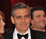 George Clooney et son amoureuse, Sarah Larson, à la cérémonie des Oscars 2008