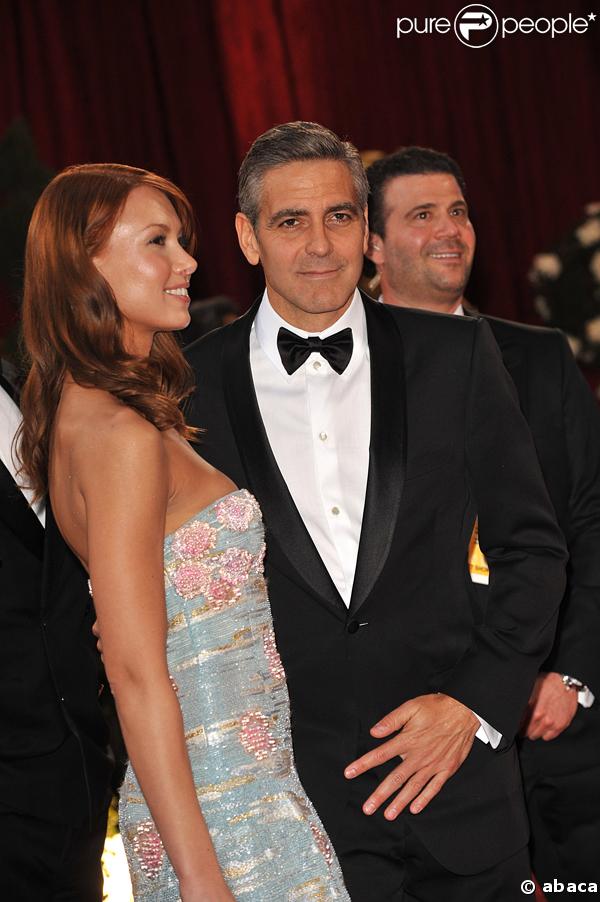 George Clooney et son amoureuse, Sarah Larson, à la cérémonie des Oscars 2008