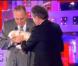 Michel Drucker offre un bichon à Jacques Chirac sur le plateau de Vivement Dimanche