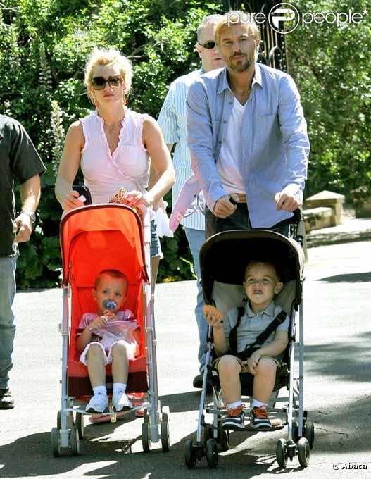 Britney Spears en compagnie de Jason Trawick et des ses enfants Sean et Jayden en Australie en novembre 2009 