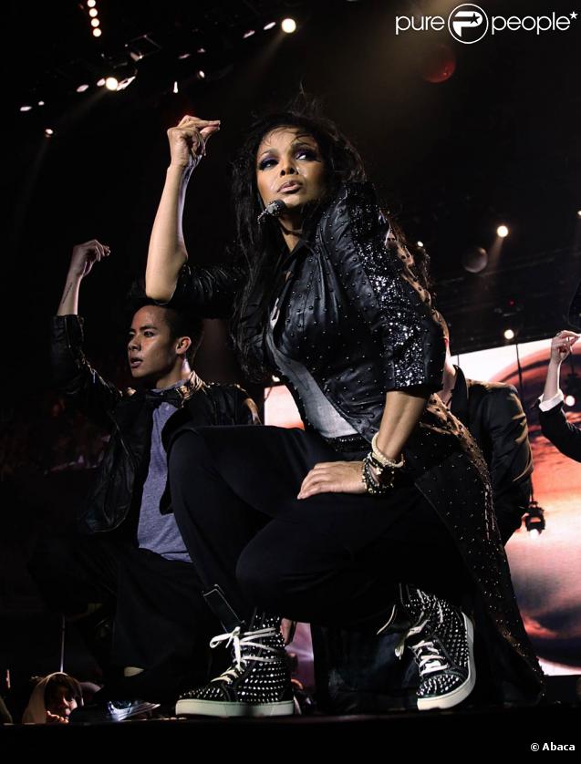 Sans rendre volontairement hommage à son frère dans le clip de  Make me , Janet Jackson   s'y signale par une incontestable Jackson vibe
