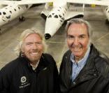 Richard Branson et l'ingénieur Burt Rutan ont présenté le 7 décembre la navette conçue pour les premiers touristes de l'espace.