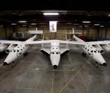 Richard Branson et l'ingénieur Burt Rutan ont présenté le 7 décembre la navette conçue pour les premiers touristes de l'espace.