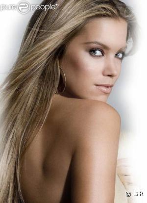 Sylvie van der Vaart, magnifique, partage ses photos sur son site personnel...