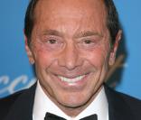 Paul Anka, à l'occasion de l'Unicef Snowflake Ball 2009, qui s'est tenu au Beverly Wilshire Hotel de Beverly Hills, à Los Angeles, le 10 décembre 2009.