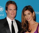 Rande Gerber et la très belle Cindy Crawford, à l'occasion de l'Unicef Snowflake Ball 2009, qui s'est tenu au Beverly Wilshire Hotel de Beverly Hills, à Los Angeles, le 10 décembre 2009.