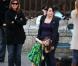 Suri Cruise, La princesse aux hauts talons sur le tournage de son papa... surveillée par sa soeur Isabella !