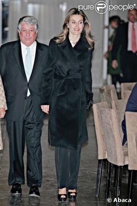 Letizia d'Espagne assiste à une cérémonie de charité aux côtés d'enfants handicapés. 16/12/09