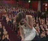 Regardez la réaction de Julie Christie à la victoire de Marion Cotillard lors des Oscars...