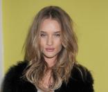 Rosie Huntington-Whiteley lors de la pré-soirée du ballet Casse-Noisette à Londres le 16 décembre 2009
