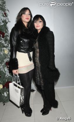 Daisy Lowe et sa mère Pearl lors de la pré-soirée du ballet Casse-Noisette à Londres le 16 décembre 2009