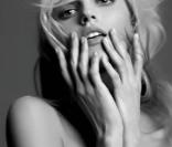 Anja Rubik dans le spot pour le parfum Chloé