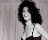 Catherine Zeta-Jones en lingerie pour les publicités B&W