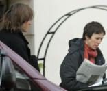 Viggo Mortensen et la charmante Ariadna Gil, en promenade à Madrid, en Espagne, le 20 décembre 2009.