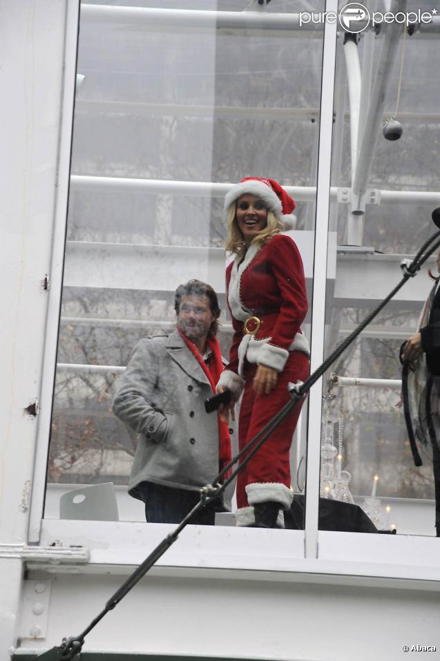 Dean McDermott et Jenny McCarthy font la promotion du film produit par ABC Family, Santa Baby 2: Christmas Maybe sur le pont de Bryan Park à New York en décembre 2009 
