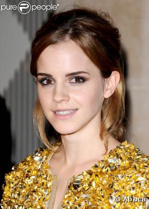La très ravissante Emma Watson vous souhaite de très belles fêtes de fin d'année !