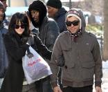Ashlee Simpson et Pete Wentz en shopping à NYC (24 décembre 2009)