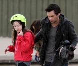,La fille de Kate Beckinsale, Lily et son beau-père, Len Wiseman, à Venice Beach à Los Angeles le 27 décembre 2009