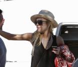 Lindsay Lohan, le samedi 2 janvier 2010, s'offre une petite virée shopping dans les rues de Gustavia (St-Barthélemy) avant de sauter sur un yacht pour un petit tour de bateau.