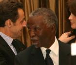 Nicolas Sarkozy et sa femme, lors de leur voyage en Afrique du Sud, ne se sont presque pas quittés