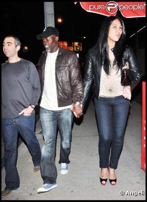 Djimon Hounsou et Kimora Lee à la sortie d'un restaurant de Los Angeles le 6 janvier 2010.