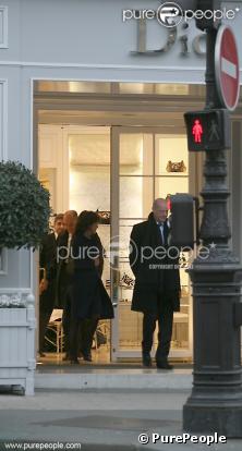 Jacques Chirac fait ses courses chez Dior avenue montaigne à Paris