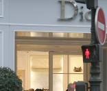 Jacques Chirac fait ses courses chez Dior avenue montaigne à Paris