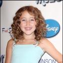 Regardez la petite soeur de Miley Cyrus en rappeuse sur le tube de Kesha... Drôle de spectacle !
