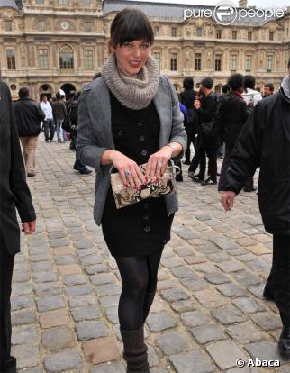 Milla Jovovitch au défilé Louis Vuitton