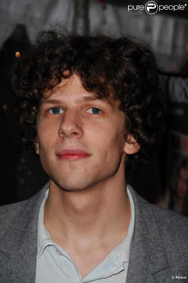 Jesse Eisenberg endossera le rôle du créatur de Facebook