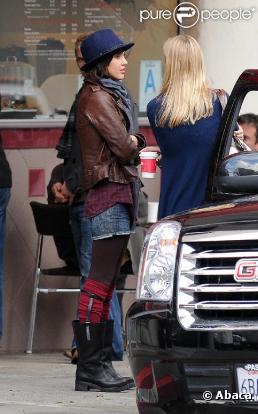 Jessica Alba dans les rues de Los Angeles avec un look improbable !