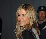 Jennifer Aniston et Russell Simmons à Los Angeles pendant le Téléthon pour Haïti organisé le 22 janvier par George Clooney et Wyclef Jean.