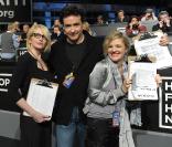 Hélène Barkin, John Cusack et Drew Barrymore à Los Angeles pendant le Téléthon pour Haïti organisé le 22 janvier par George Clooney et Wyclef Jean.