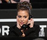 Alyssa Milano à Los Angeles pendant le Téléthon pour Haïti organisé le 22 janvier par George Clooney et Wyclef Jean.