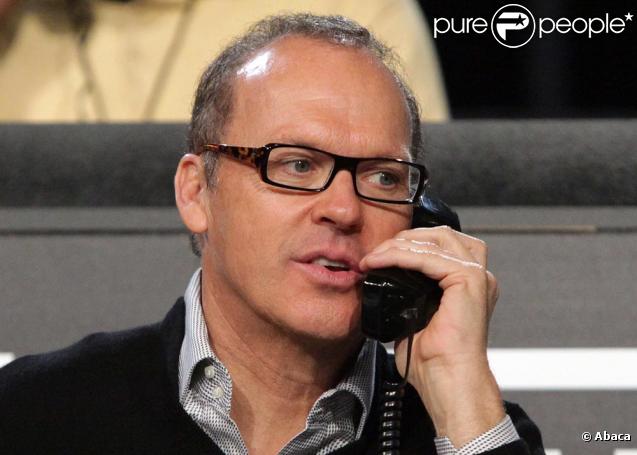 Michael Keaton à Los Angeles pendant le Téléthon pour Haïti organisé le 22 janvier par George Clooney et Wyclef Jean.