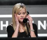 Reese Witherspoon à Los Angeles pendant le Téléthon pour Haïti organisé le 22 janvier par George Clooney et Wyclef Jean.
