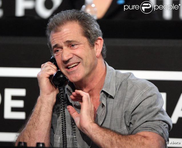 Mel Gibson à Los Angeles pendant le Téléthon pour Haïti organisé le 22 janvier par George Clooney et Wyclef Jean.